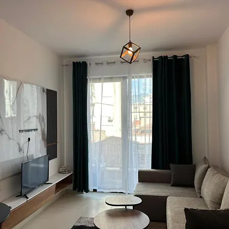 Urban Oasis,15 Min Walk To Centr Daire Tiran