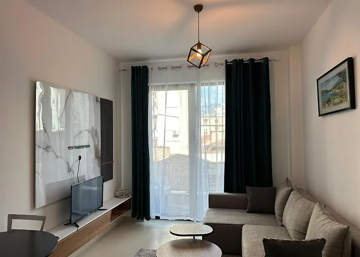 Urban Oasis,15 Min Walk To Centr Lägenhet Tirana