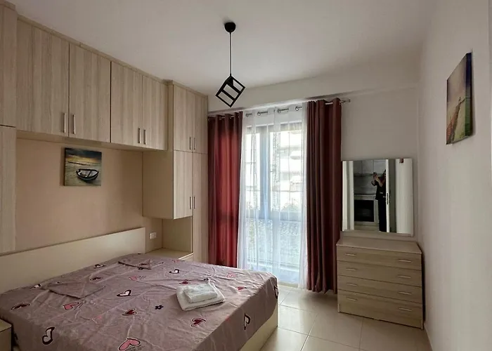 Urban Oasis,15 Min Walk To Centr Lägenhet